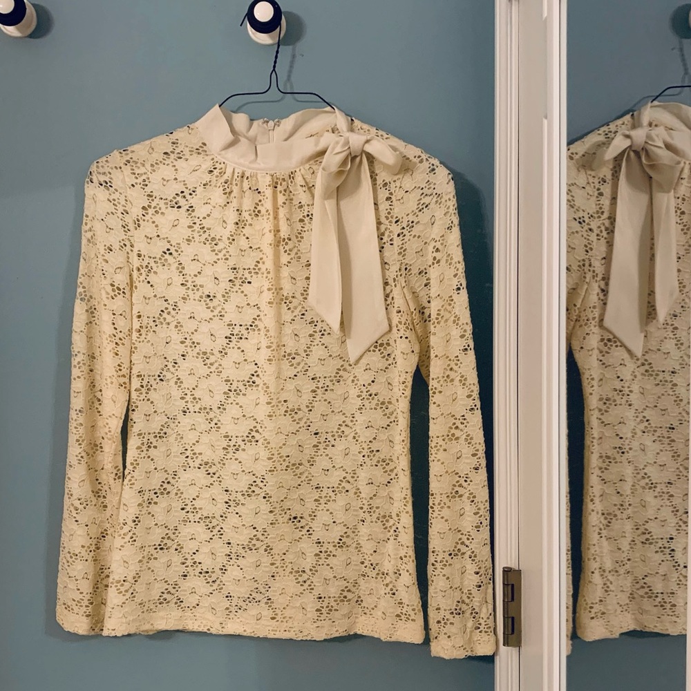 Beautiful Lace Top With Tie Neck Size Medium